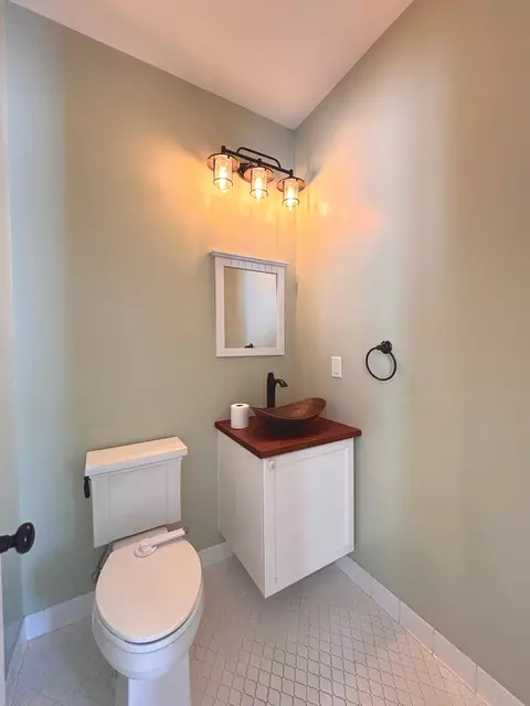 Bath - 2718 Northridge Dr, Duluth, MN 55811 photo 1 of 6