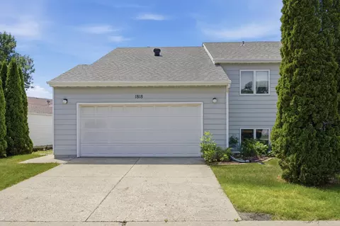 1818 34th St S, Fargo, ND 58103