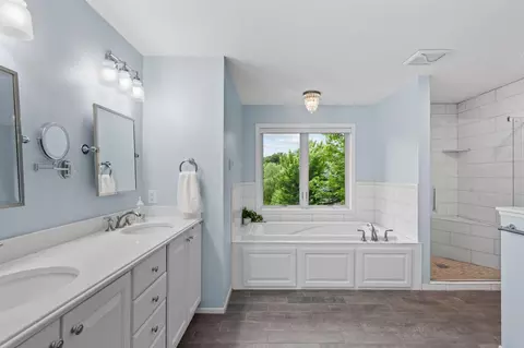 Bath - 13090 Crolly Path, Rosemount, MN 55068 photo 2 of 5