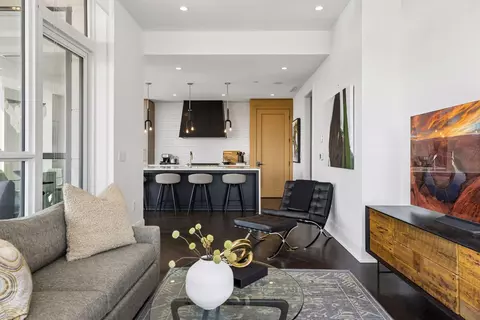 1111 W River Pkwy #23D, Minneapolis, MN 55415