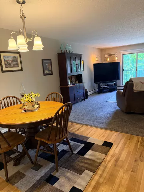 Dining - 3155 Coachman Rd #465, Eagan, MN 55121 photo 2 of 2