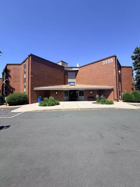3155 Coachman Rd #465, Eagan, MN 55121