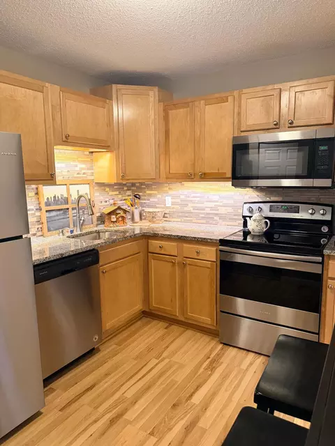 Kitchen - 3155 Coachman Rd #465, Eagan, MN 55121 photo 2 of 3