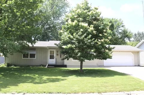 611 Grand Ave NW, Silver Lake, MN 55381