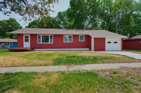 821 Ash Ave, Bird Island, MN 55310