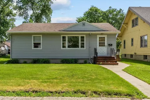 606 7th St N, Wahpeton, ND 58075