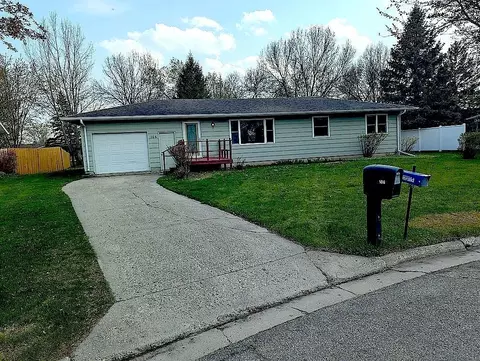 106 Circle Dr, Thief River Falls, MN 56701