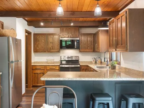 Kitchen - 5863 Foley Rd, Baxter, MN 56425 photo 2 of 2