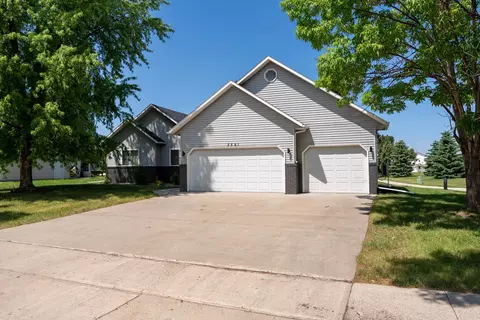 2541 S 26th Ave S, Fargo, ND 58103
