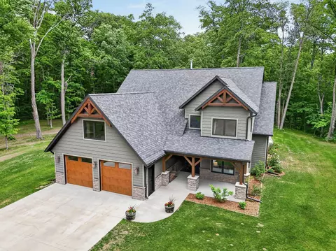 37232 Twin Fawns Ln, Cohasset, MN 55721