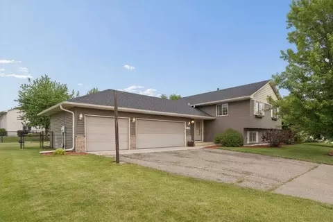 1146 Sparrow Rd, Waconia, MN 55387