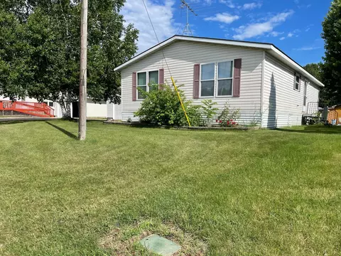 Exterior - 708 1st St E, Milaca, MN 56353 photo 2 of 8