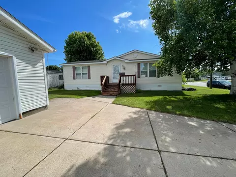 Exterior - 708 1st St E, Milaca, MN 56353 photo 6 of 8