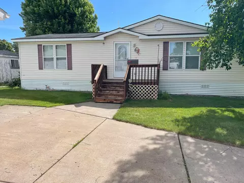 Exterior - 708 1st St E, Milaca, MN 56353 photo 8 of 8