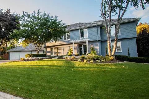 6612 Dovre Dr, Edina, MN 55436