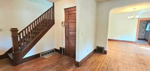 Entry Way - 205 E 6th St, Morris, MN 56267 photo 3 of 6
