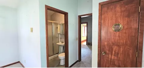 Entry Way - 205 E 6th St, Morris, MN 56267 photo 5 of 6