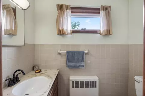 Bath - 755 3rd Ave NW, Milaca, MN 56353 photo 3 of 3