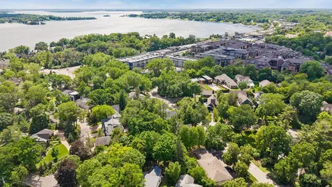 View/Area - 1058 E Circle Dr, Wayzata, MN 55391 photo 2 of 4