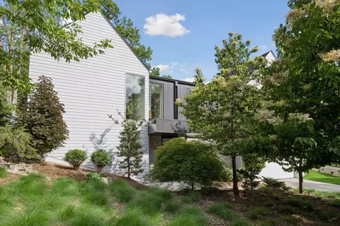 Exterior - 1058 E Circle Dr, Wayzata, MN 55391 photo 1 of 8