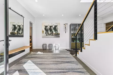Entry Way - 1058 E Circle Dr, Wayzata, MN 55391 photo 2 of 4