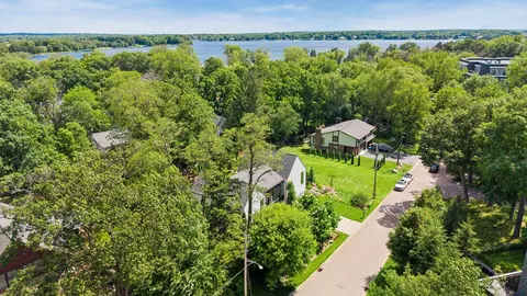 View/Area - 1058 E Circle Dr, Wayzata, MN 55391 photo 1 of 4