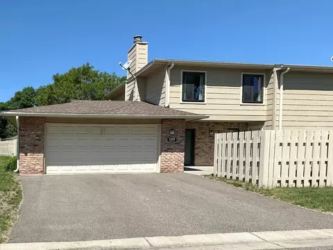 2209 Mayfair Rd, Golden Valley, MN 55427