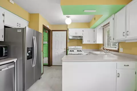 Kitchen - 903 Circle Dr, Buffalo, MN 55313 photo 1 of 6