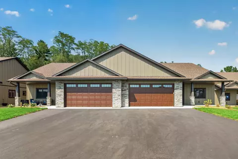 1091 Legend Ln, River Falls, WI 54022