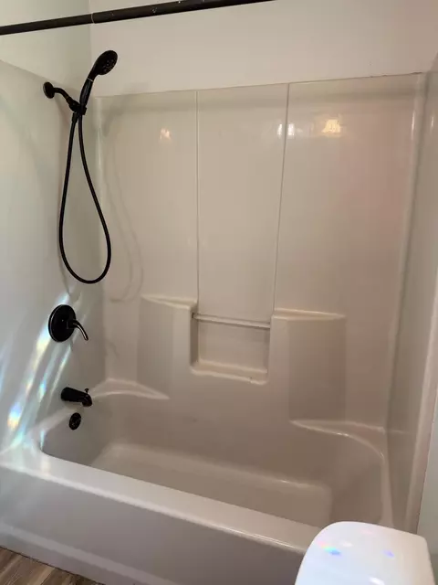 Bath - 1017 10th Ave NE, Brainerd, MN 56401 photo 2 of 2