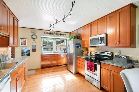 10519 Thomas Ave S, Bloomington, MN 55431
