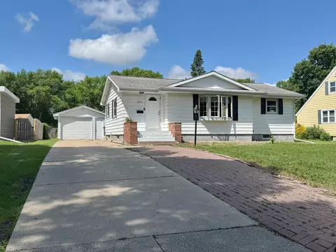 225 N Hill St, Marshall, MN 56258