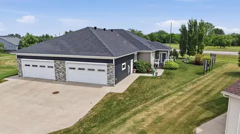 6148 14th St S, Fargo, ND 58104