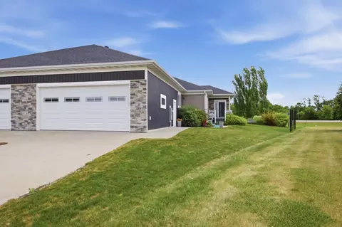 6148 14th St S, Fargo, ND 58104