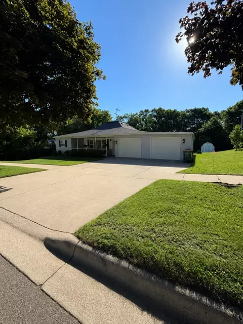 109 S Griffin St, Lakefield, MN 56150