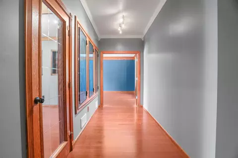 Entry Way - 2981 Pilot Knob Rd, Eagan, MN 55121 photo 4 of 8