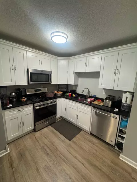 Kitchen - 2981 Pilot Knob Rd, Eagan, MN 55121 photo 4 of 4