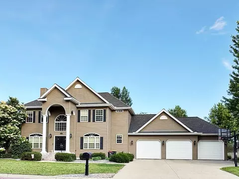 504 Northwood Dr, Redwood Falls, MN 56283