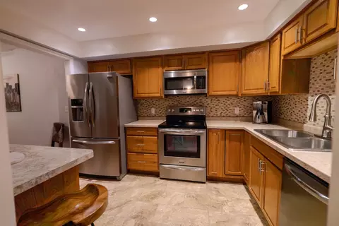 2055 Carriage Dr SW #2055H, Rochester, MN 55902