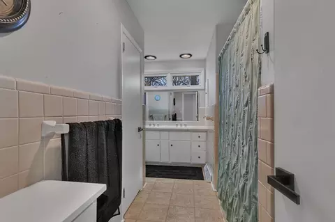 Bath - 1105 Florence Ln, Willmar, MN 56201 photo 1 of 1