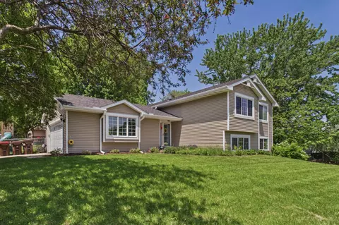 7598 Upper 23rd St N, Oakdale, MN 55128