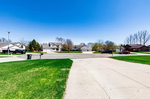 Exterior - 2715 33rd St S, Fargo, ND 58103 photo 3 of 12