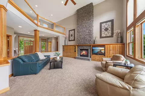 Living - 11205 Circle Lake Ln, Faribault, MN 55021 photo 4 of 11
