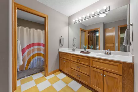 Bath - 11205 Circle Lake Ln, Faribault, MN 55021 photo 7 of 9