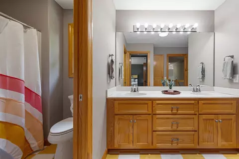 Bath - 11205 Circle Lake Ln, Faribault, MN 55021 photo 5 of 9