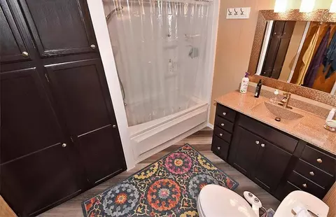 Bath - 612 7th Ave SW, Faribault, MN 55021 photo 2 of 2