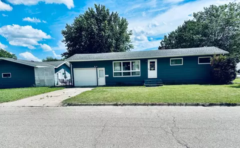 100 Deschepper St, Marshall, MN 56258