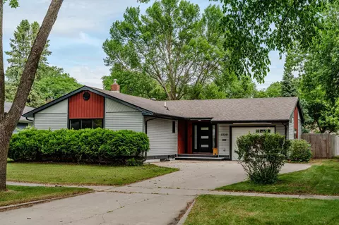 1328 18th Ave S, Moorhead, MN 56560