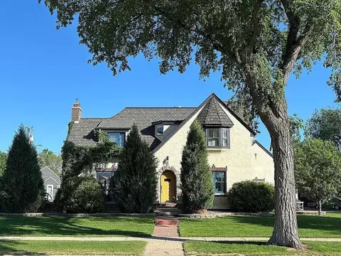 616 Lincoln Ave, Minot, ND 58703