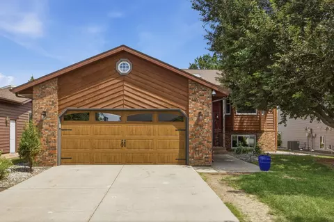 2914 S Bay Dr S, Fargo, ND 58103